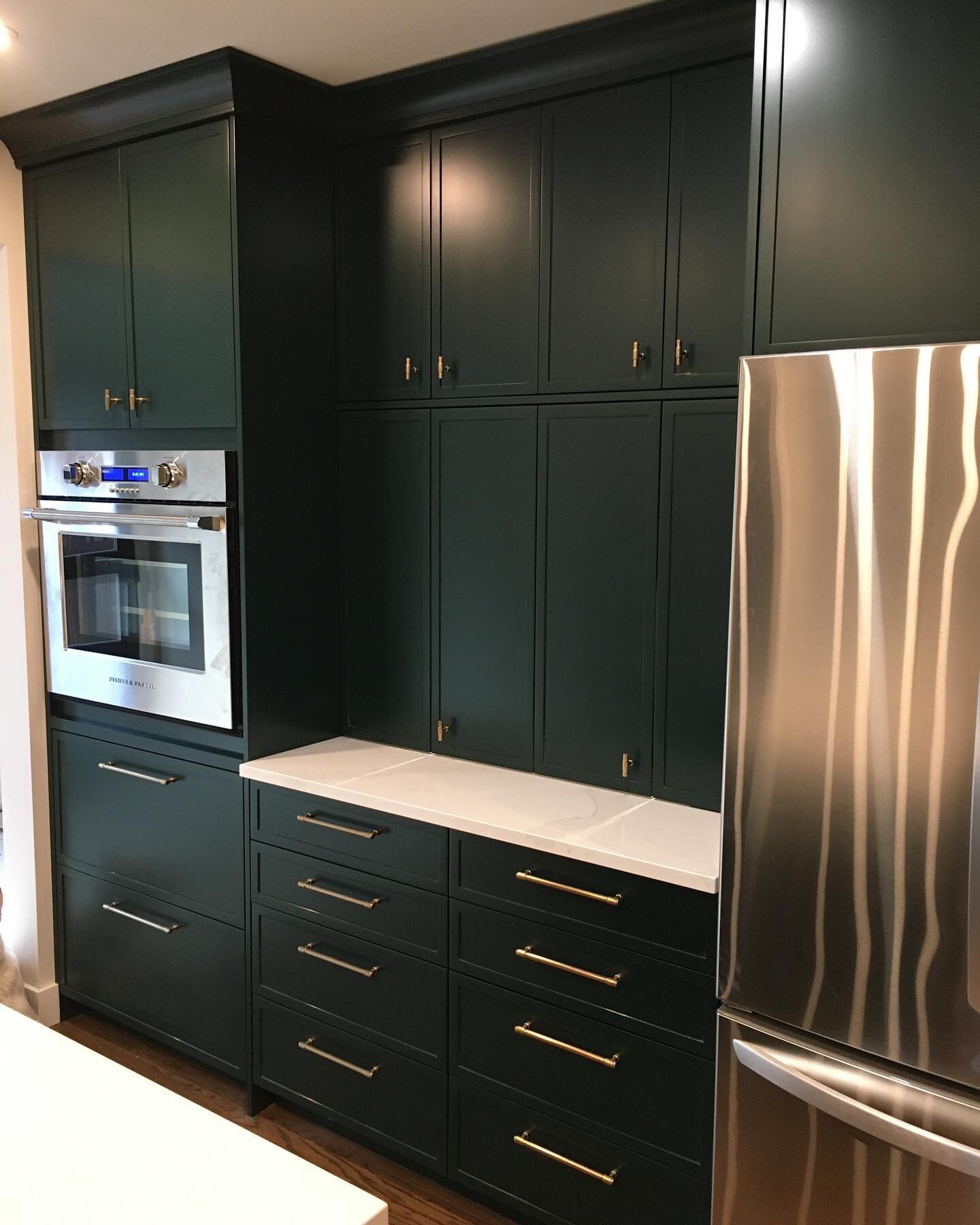 A nice little kitchen Reno we just wrapped up. More pics to come!
Thanks to @cassidy.woodcraft for your beautiful and detailed cabinet work! The clients couldn&rsquo;t be happier!