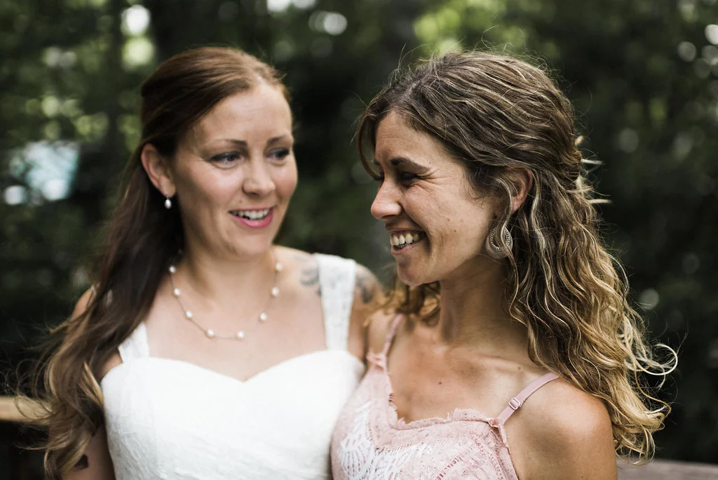 laughing with sister of the bride