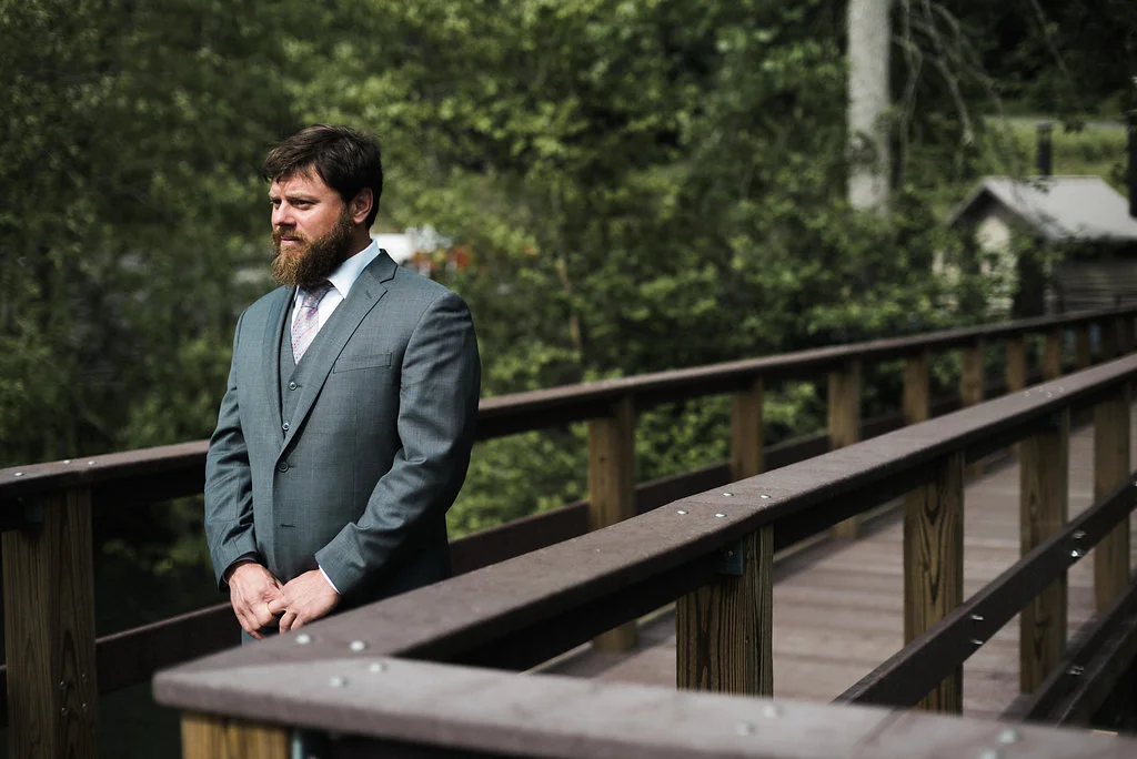 groom anticipates bride