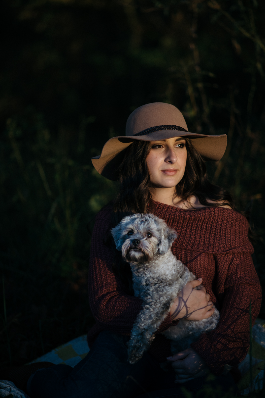 senior shoot with hat