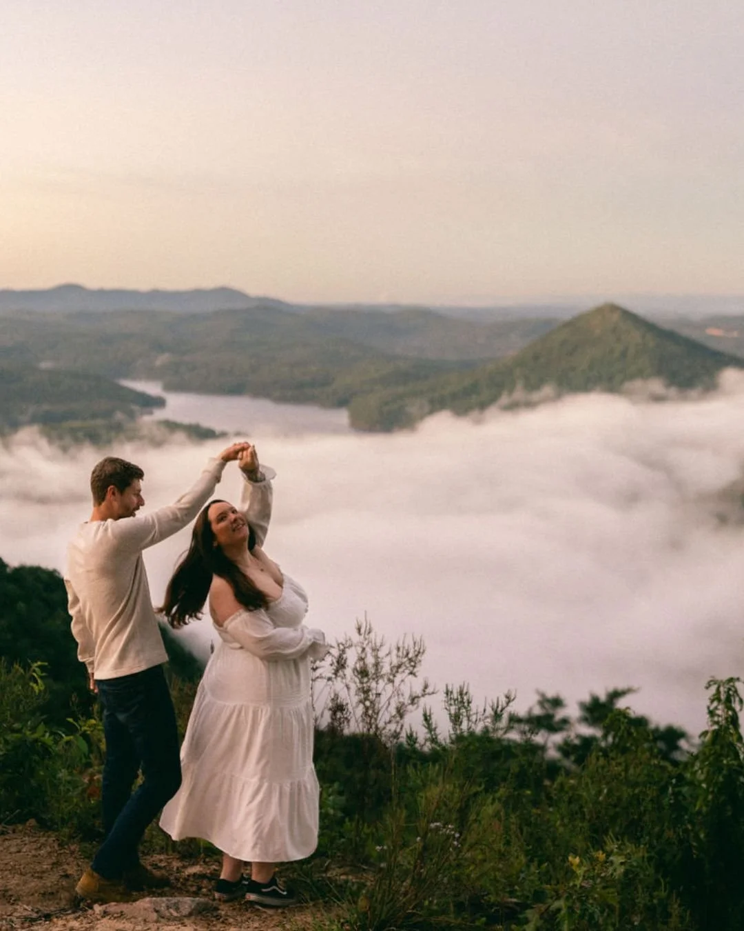"Let me say this much, if I had magic, you'd be a pig's foot by now."
~words from Lori Hetteen's Stacks of Kindnesses. @lorihetteen ❤️

Gabriella&rsquo;s maternity session in the mountains was something special &mdash; the most peaceful kin