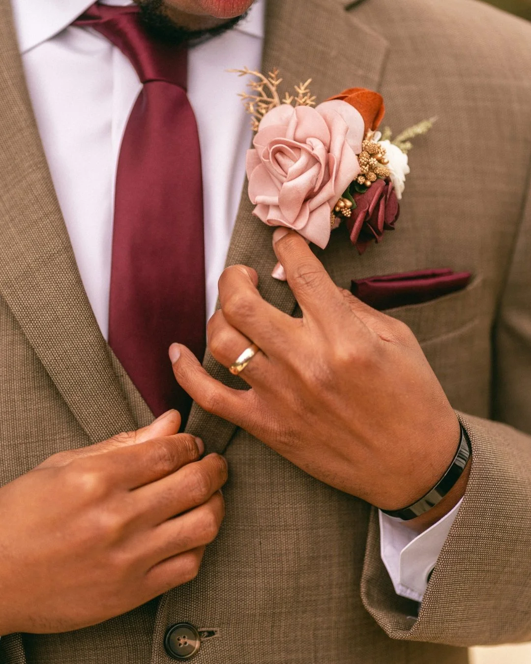 "As a general rule, very few things ought to be saved for later."
~words from Lori Hetteen's Stacks of Kindnesses. @lorihetteen 

Megan &amp; Tevin's power of a promise &amp; prayer captured in a single moment at Nantahala Weddings and Even