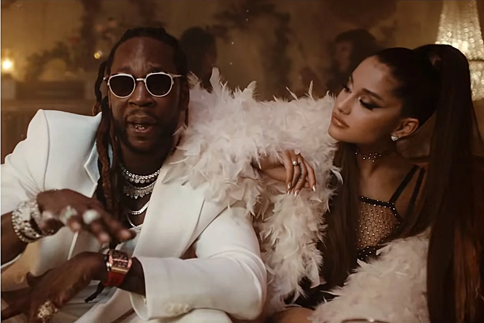 2chainz-ariana-grande-4285623221.jpg