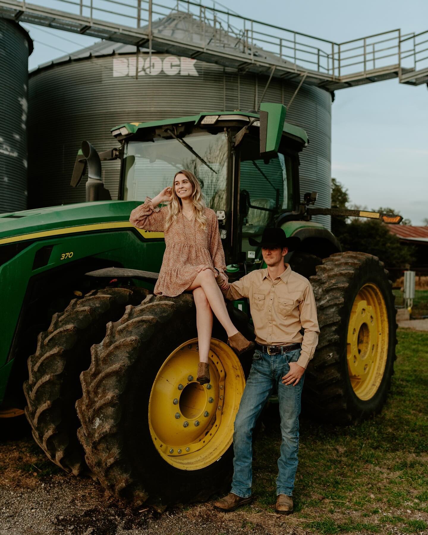 Matthew&rsquo;s one request was to take a few photos at the end of his and Taylor&rsquo;s session with his John Deere, so of course I made him sing &ldquo;she thinks my tractors sexy&rdquo; to Taylor😁⁣
⁣
#engaged #engagement #johndeere #johndeerepow