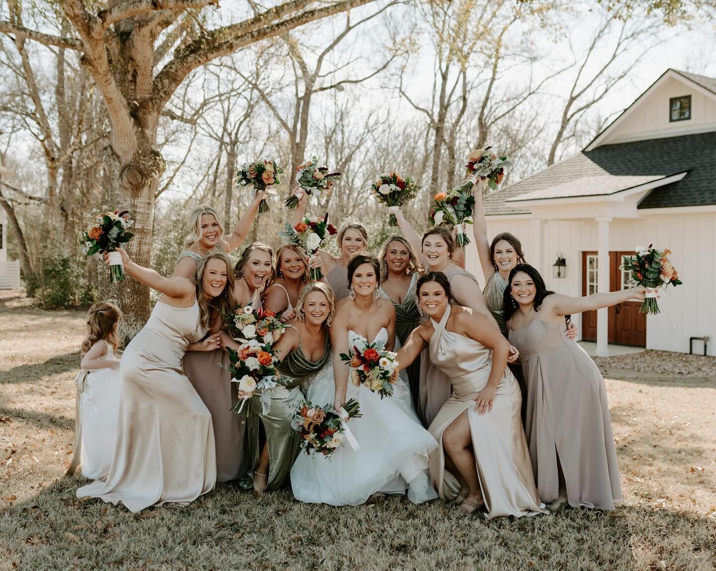 Not sure what colors to have your girls in on your wedding day? Use this post as inspo because Bridget and her girls nailed it🤩⁣
⁣
#bridesmaids #bridesmaid #bride #brideandbridesmaids #besties #bestfriends #bestfriend #bridesmaidinspiration #bridesm