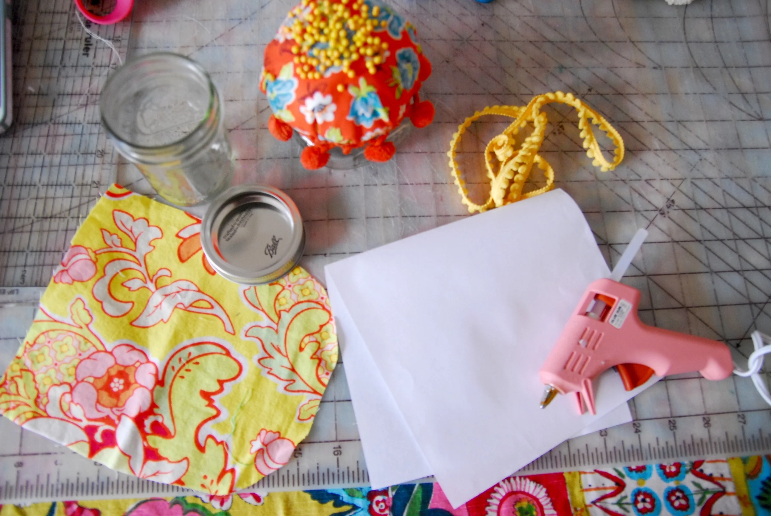 How to Make Pin Cushions with Mason Jars And Easy & FREE Tutorial