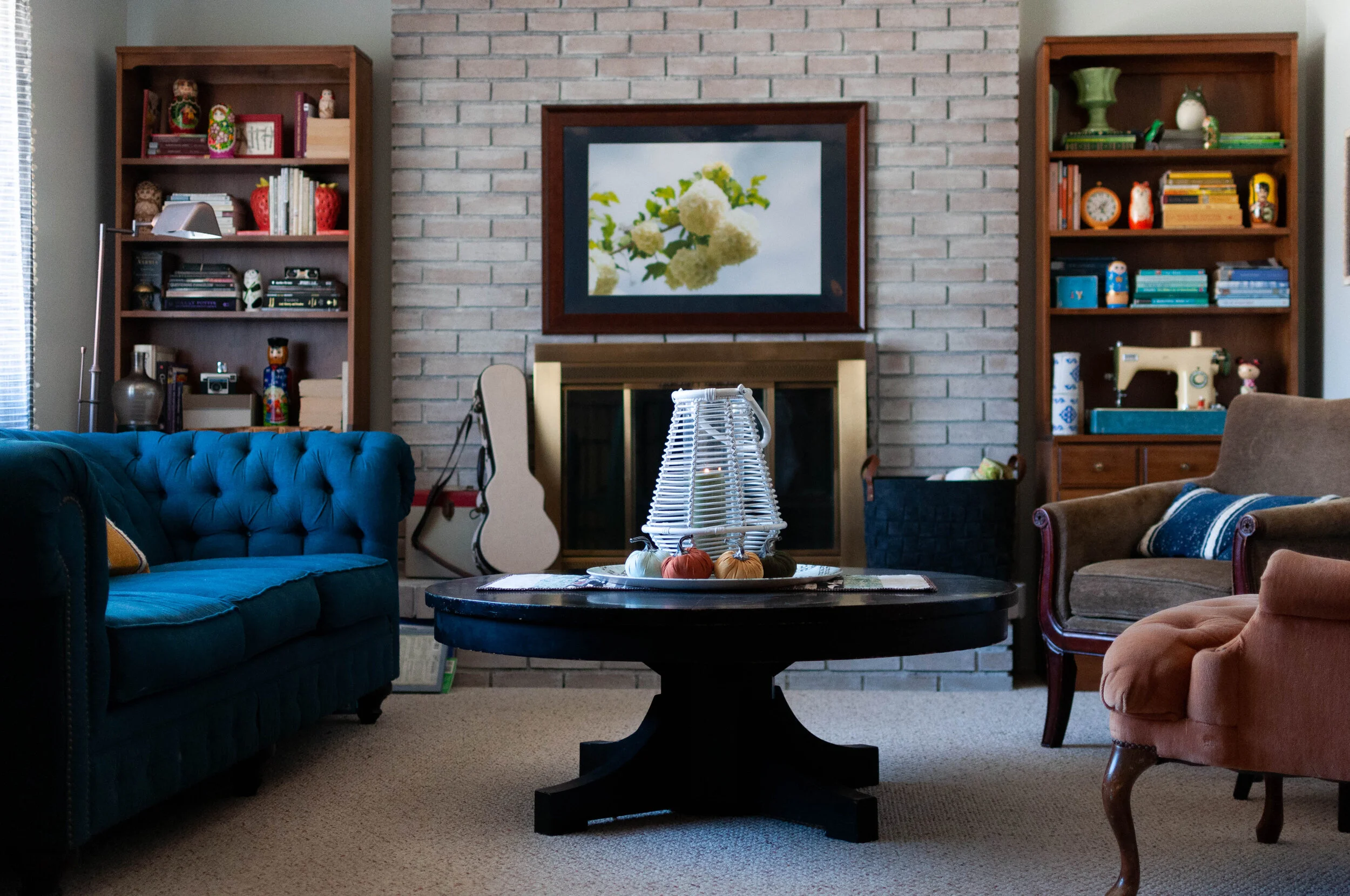 Fall living room || Pin Cut Sew Studio #livingroom #decor #Fall