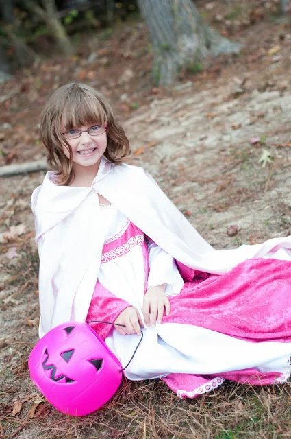 DIY handmade costume sewing ideas, with patterns and how-tos. Come see (almost) all the costumes I’ve ever made for my kids, from the very beginning! || PIn Cut Sew Studio #costumes #Halloween #cosplay #sewingcostumes #easysewing #costumestomake #diycostumes