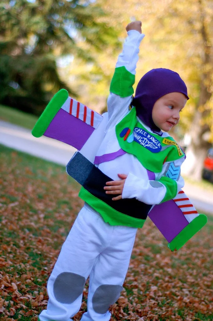 DIY Buzz LIghtyear costumeDIY handmade costume sewing ideas, with patterns and how-tos. Come see (almost) all the costumes I’ve ever made for my kids, from the very beginning! || PIn Cut Sew Studio #costumes #Halloween #cosplay #sewingcostumes #easysewing #costumestomake #diycostumes