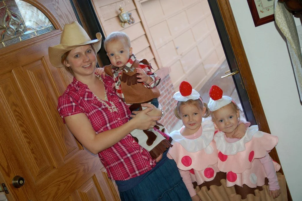 DIY handmade costume sewing ideas, with patterns and how-tos. Come see (almost) all the costumes I’ve ever made for my kids, from the very beginning! || PIn Cut Sew Studio #costumes #Halloween #cosplay #sewingcostumes #easysewing #costumestomake #diycostumes