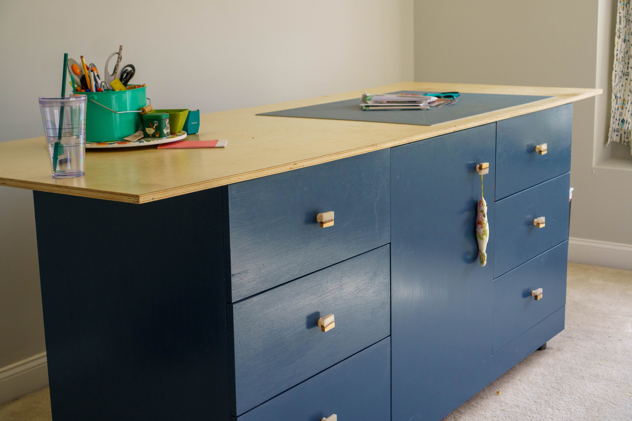 All my best tips for sewing and craft room organization! Learn how to keep your space clean, organized and clutter free, with good systems and good habits. || Pin Cut Sew Studio #sewingroom #craftroom #organization