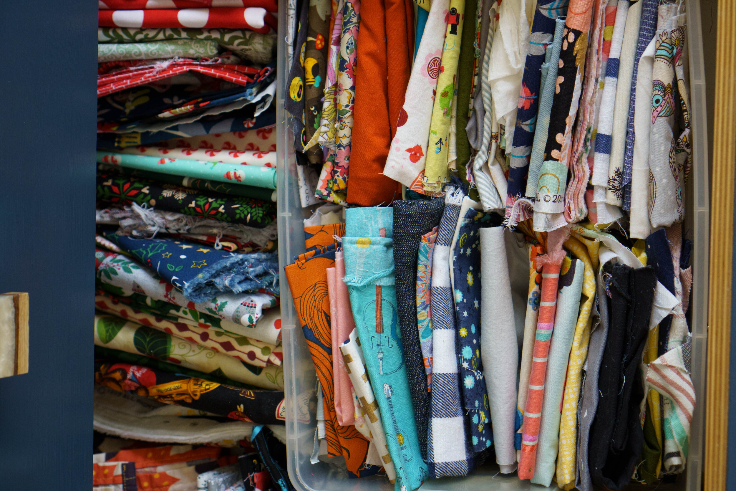 All my best tips for sewing and craft room organization! Learn how to keep your space clean, organized and clutter free, with good systems and good habits. || Pin Cut Sew Studio #sewingroom #craftroom #organization