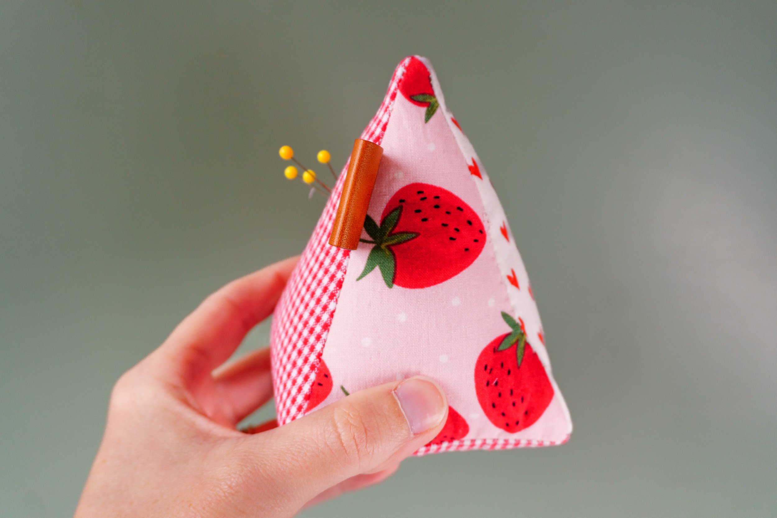 Pin cushion, a simple sewing project and essential for your sewing