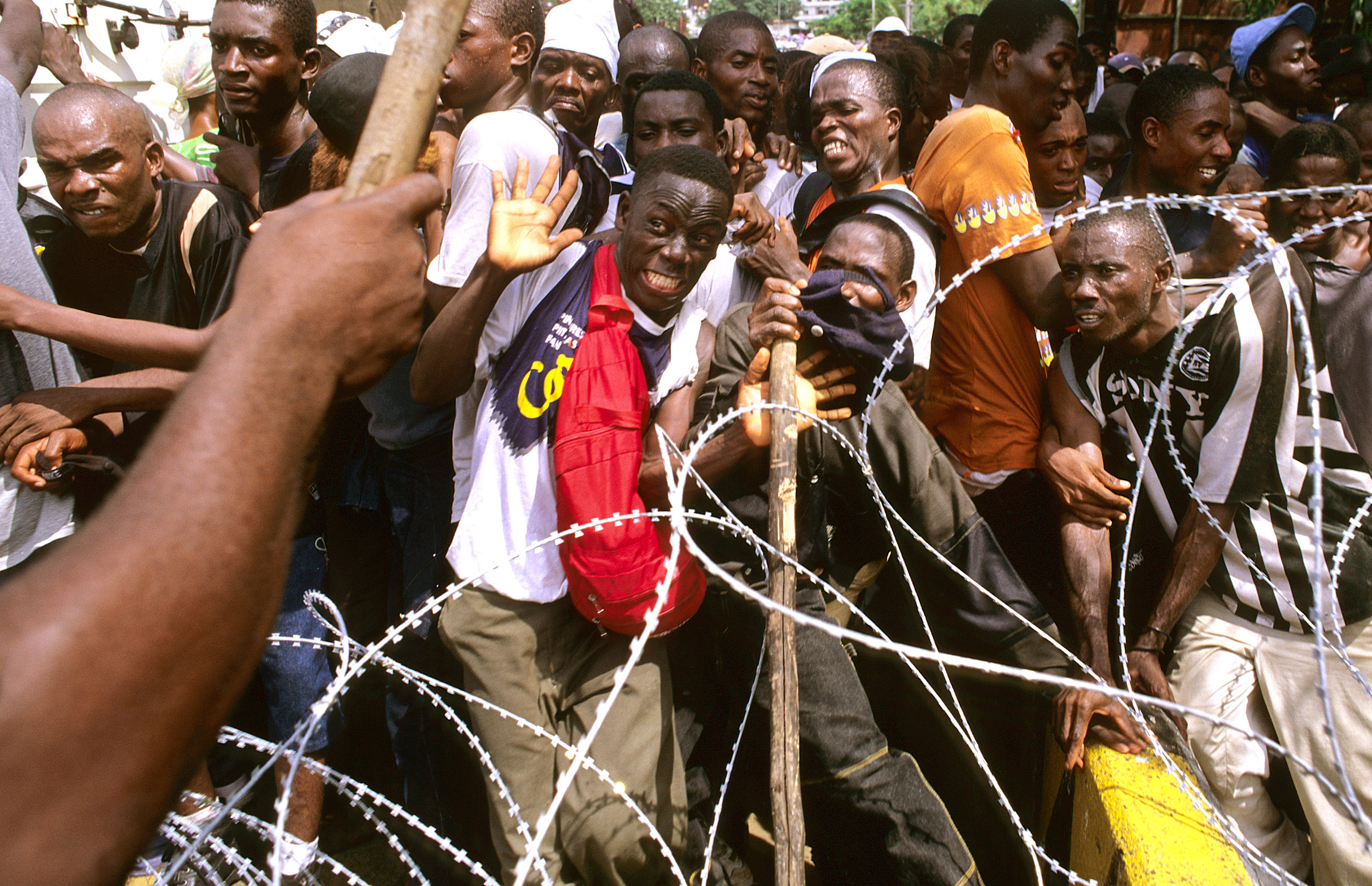 1.4.Web.Liberia.barbedwire.jpg
