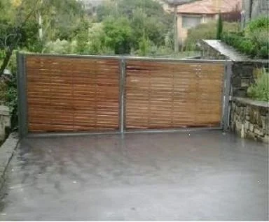 Custom Aluminium Gate With Cedar Inscert.jpg