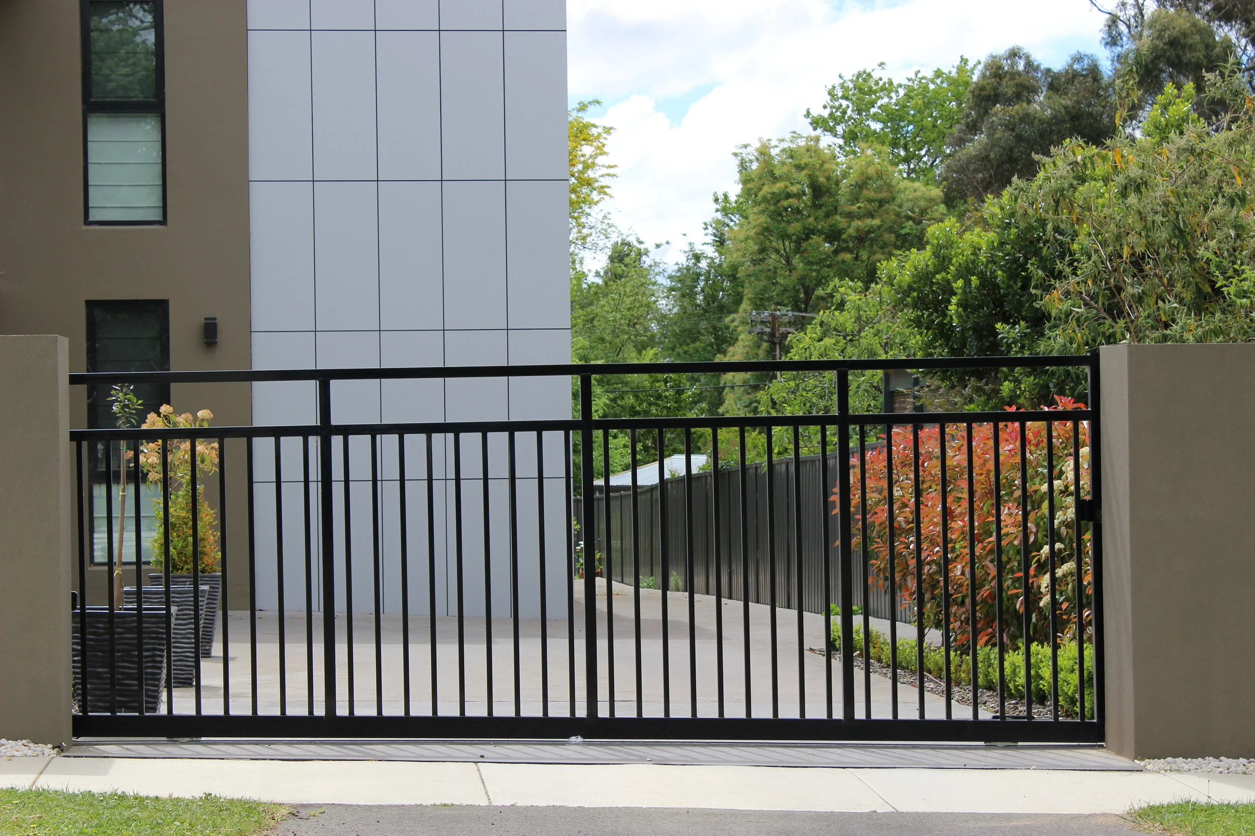 Vertical tubular sliding gate.JPG