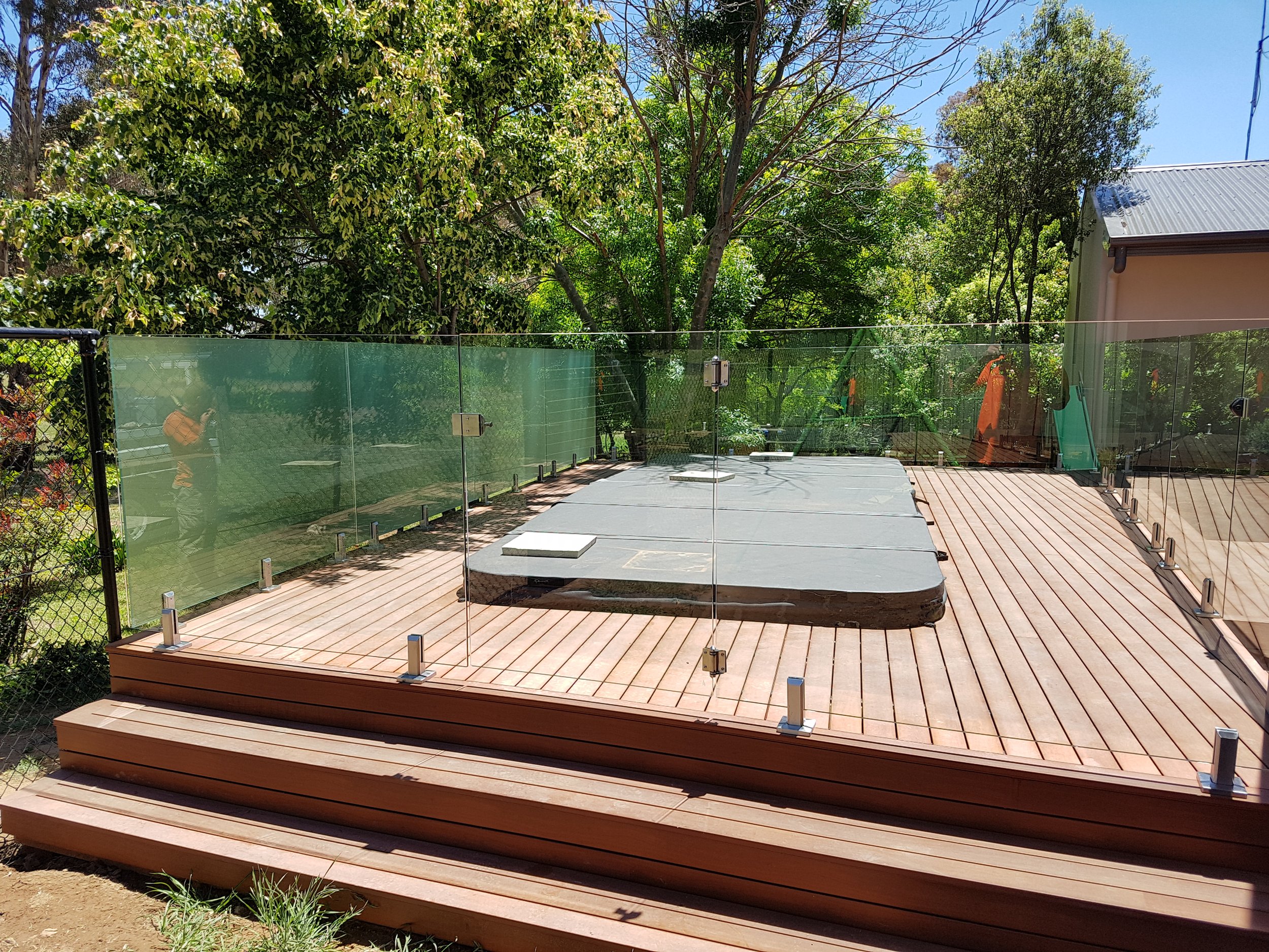 glass pool fence.jpg