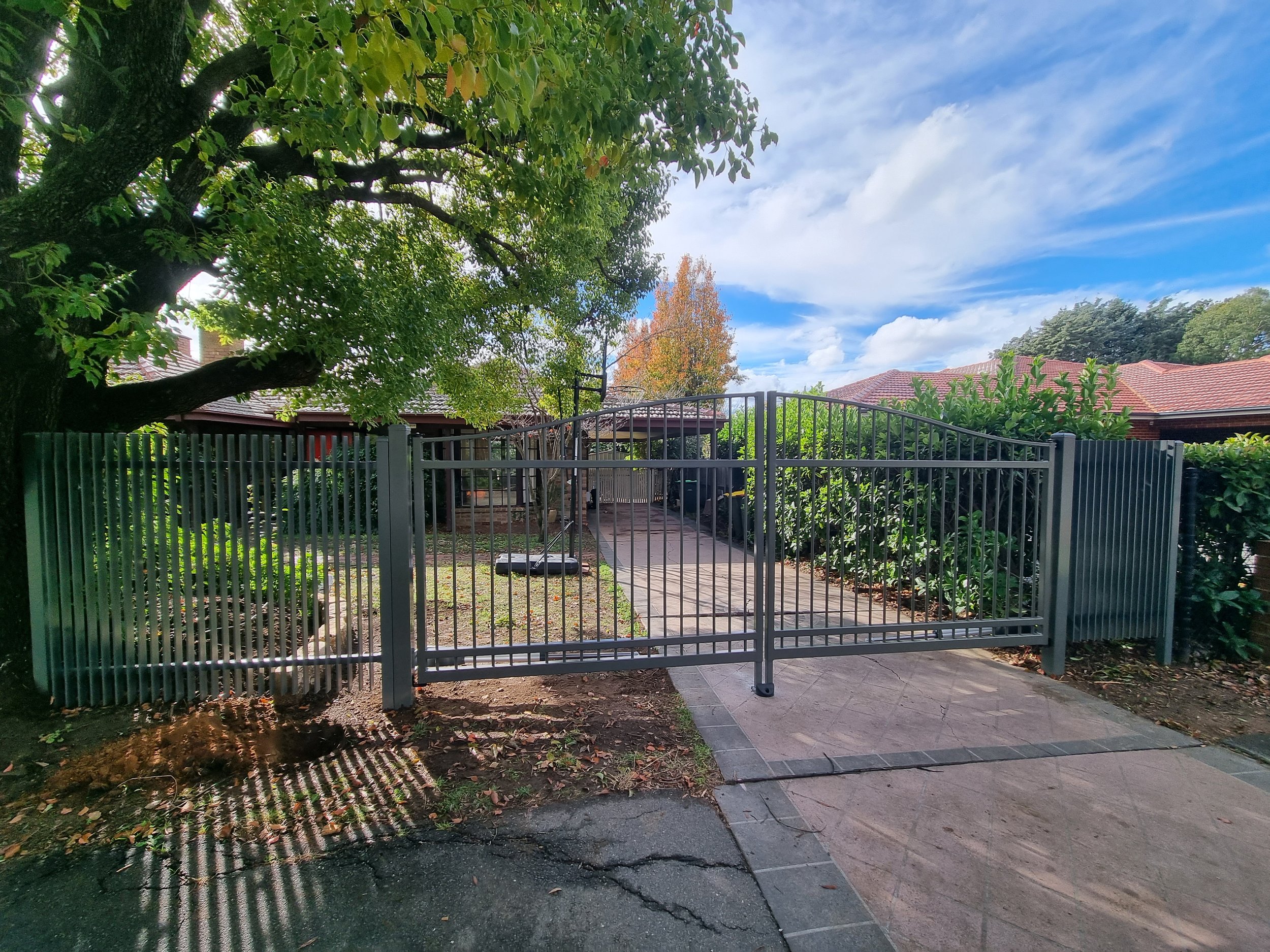 Automated double swing gate 