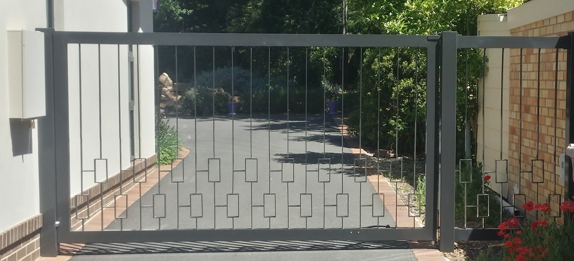 custom-aluminium-automatic-gate-canberra