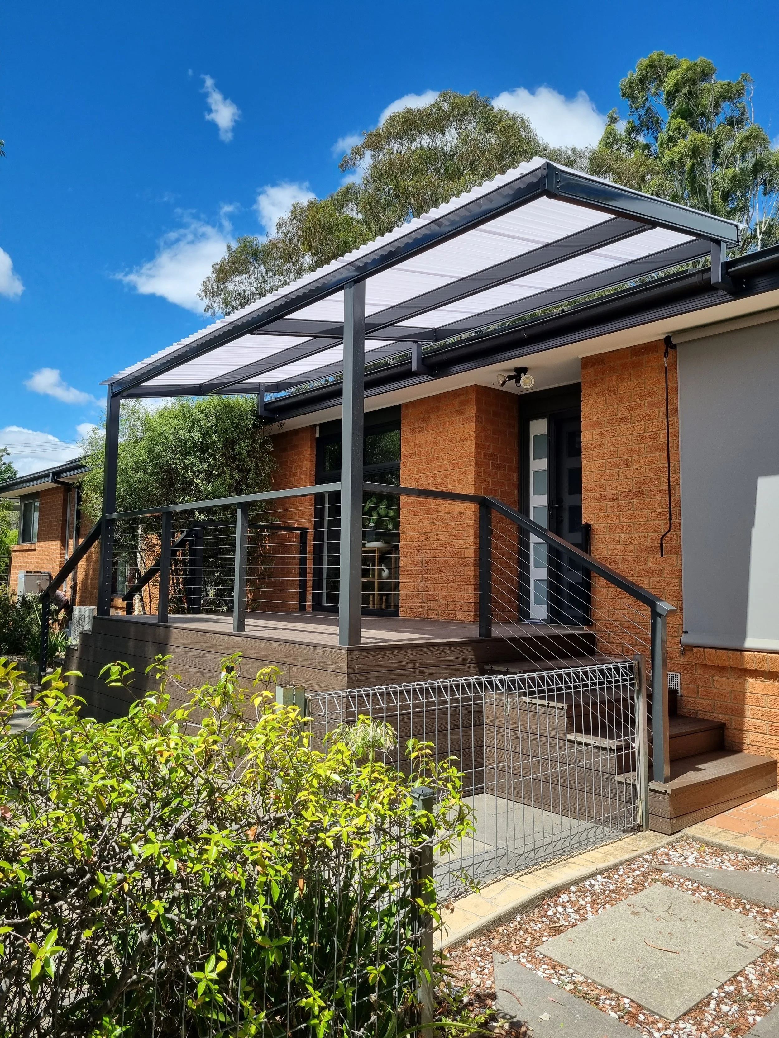 Composite Deck with steel frame pergola.jpg