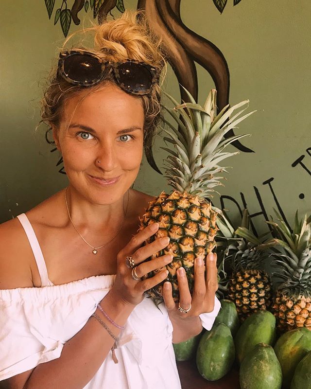Happy international pineapple day! 🍍🍍🍍
Who actually decides on all these nonsense days? 🤔
Pineapple is currently my favourite fruit. So: Every day is Pineapple Day in our house. #eatfruitnotfriends 🍌🍍🥥 ✔️
🐷🐮🐣🚫
#plantbasedfamily #veganfamil