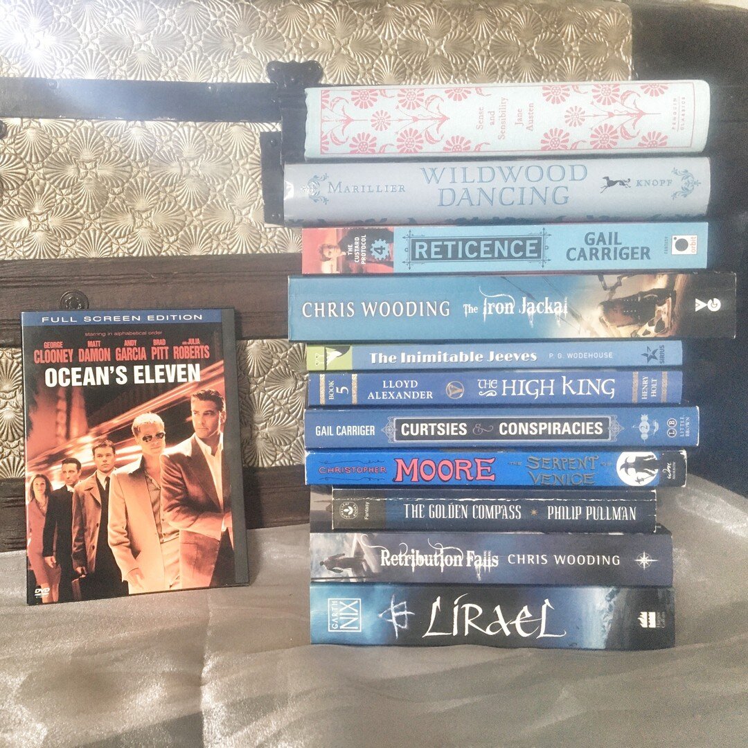 ❓ #QOTD - Heist movies, yea or nay? If yea, which one is your favorite?
I couldn't resist including my copy of Ocean's Eleven in with this tag #oceanelevenbookstack from one of my bookish besties @opentothelibrary . I really like a good heist story, 