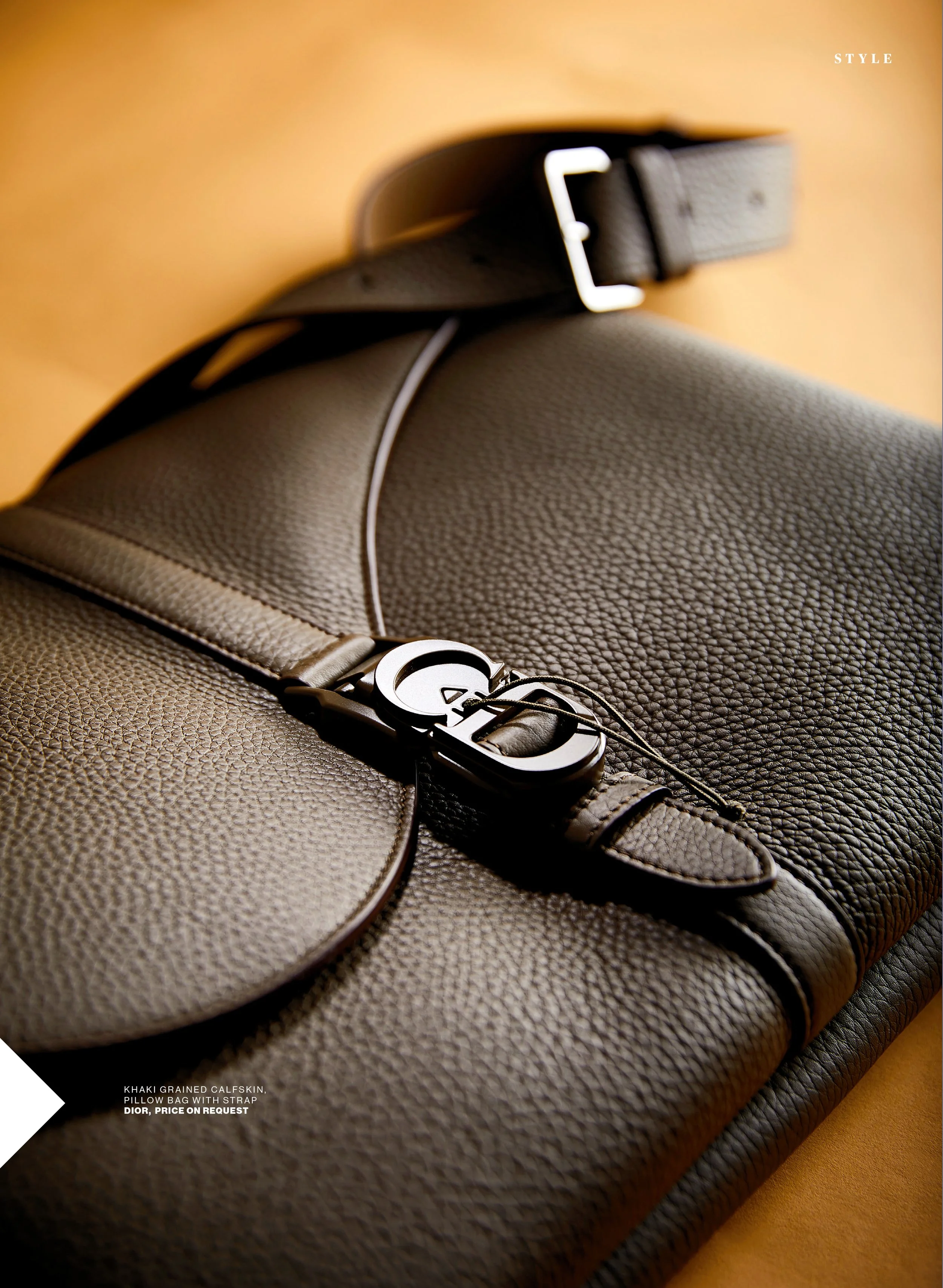 041_ESQ_151_040to041_STYLE openerDior_bag_12992290.indd.jpg