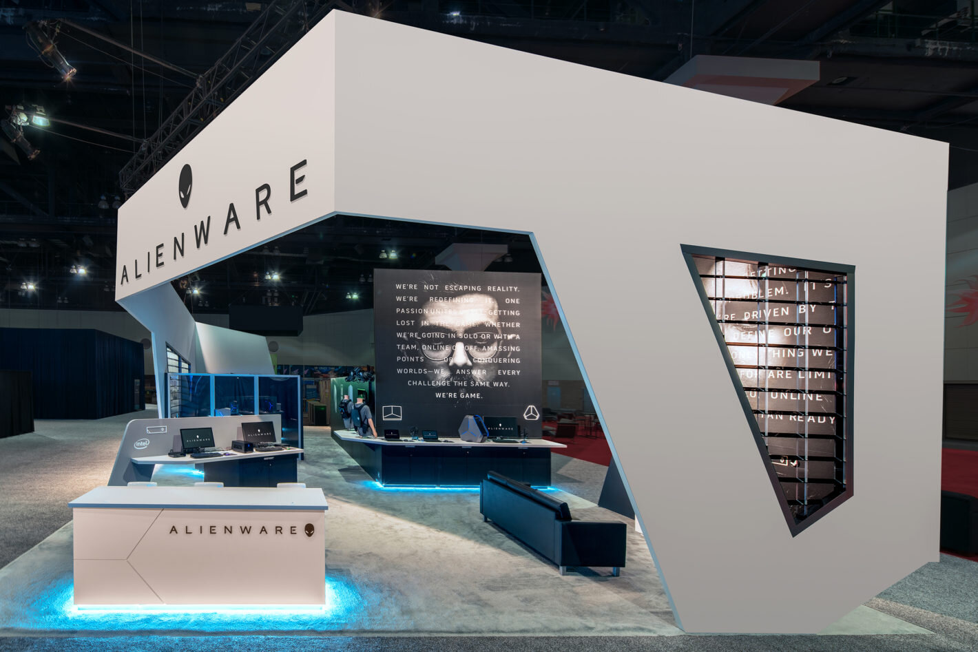 2016_E3_Alienware_DSC07368-1420x947.jpg