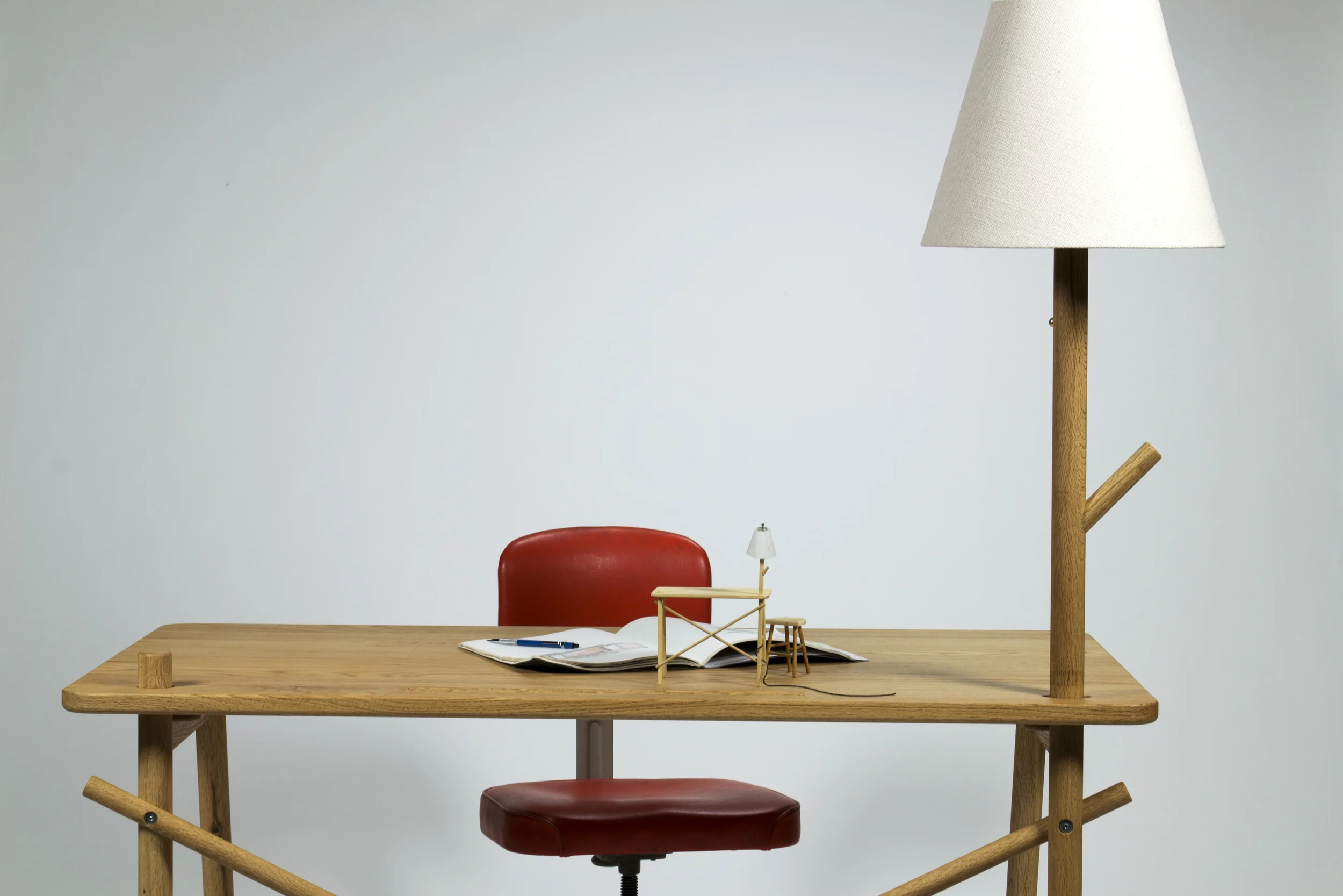 desklamp_back+modle.jpg