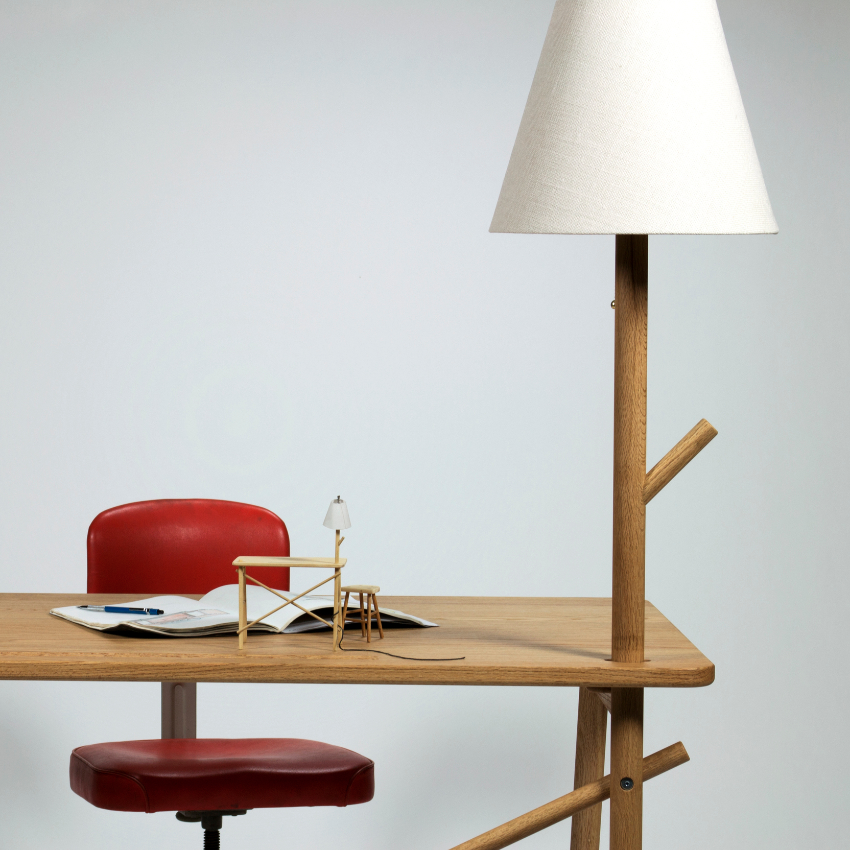 desklamp_back+modle.jpg