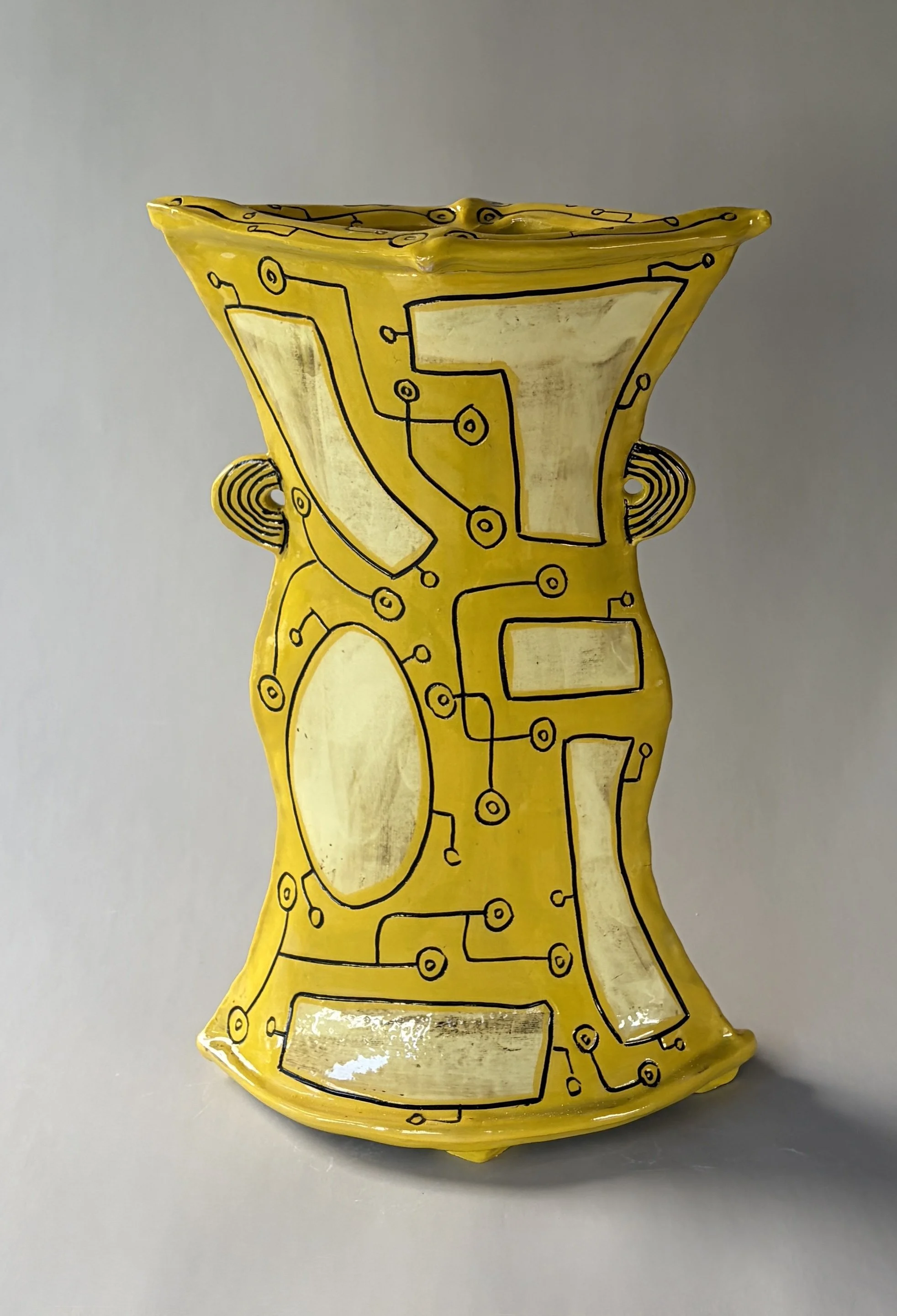 GOLDEN QUEST - SLAB VASE 1