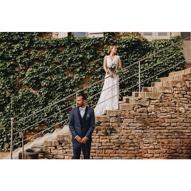 Como es posible que en Francia haga mas calor que en Espa&ntilde;a? Eso si, a mitad de boda nos comimos un buen torment&oacute;n ⛈ 
#novia #wedding #weddingineurope #weddingphoto #weddingdress #weddingphotography #weddingphotographer #boda #woodlandw