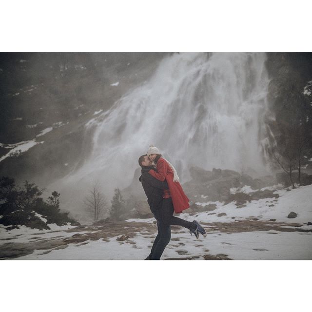 ⛈❄️ 🇮🇪 Irlanda es lo que tiene, un clima maravilloso

#novia #wedding #weddingineurope #weddingphoto #weddingdress  #weddingphotography #weddingphotographer #boda #bodas #woodlandwedding #fotografodebodas #bride #instawedd #forestwedding #weddingin