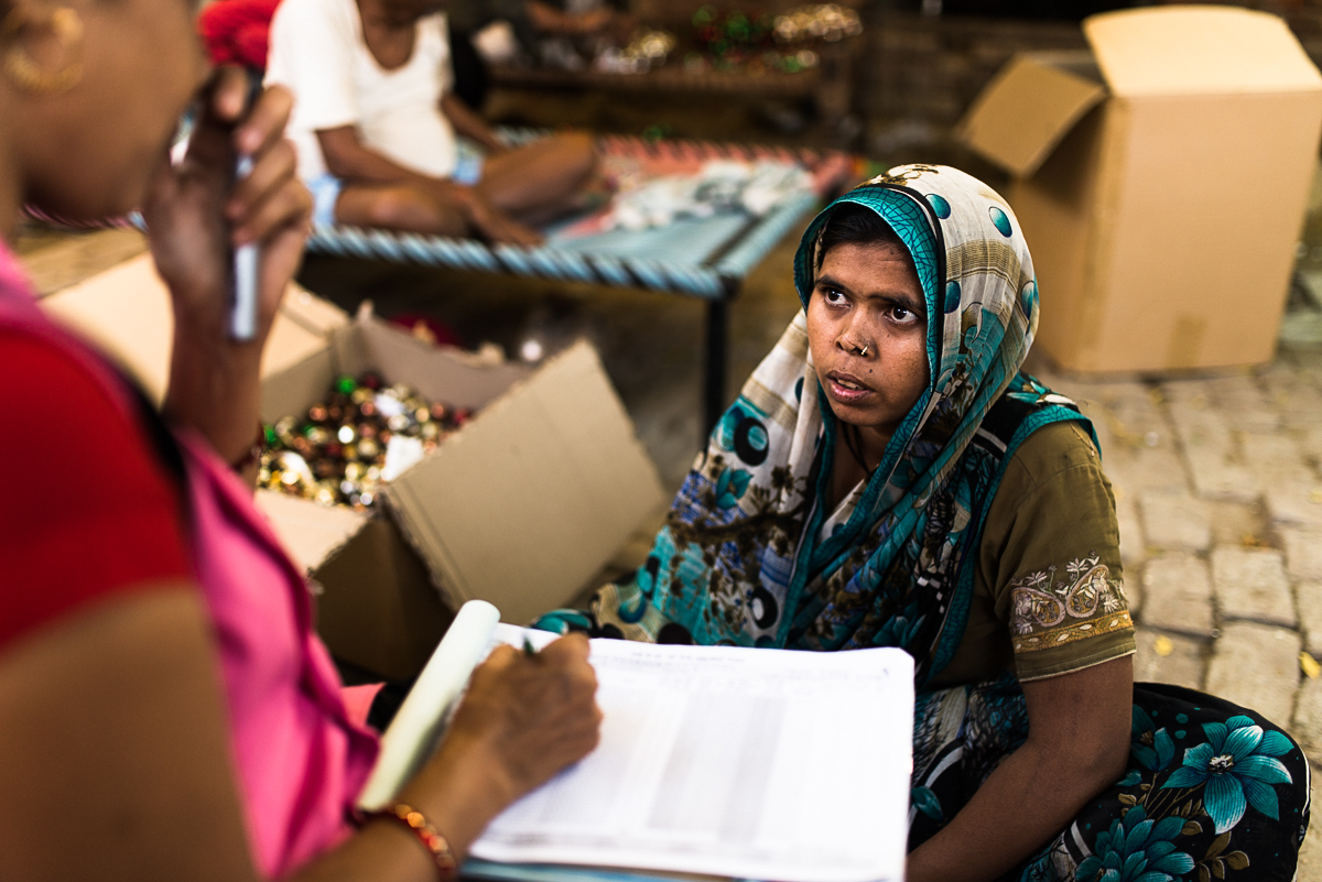  October, 2016. Raina Village, Firozabad district, Uttar Pradesh, India.  ABT Associates Community Health Mobiliser Geeta Sharma spends time talking to Devkumari walking her through al the family planning options, and why she should opt for one of th