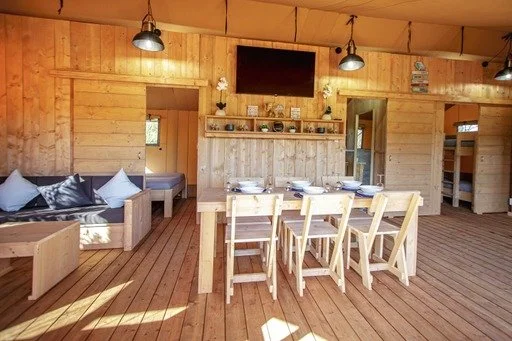 Preslounge1.jpg