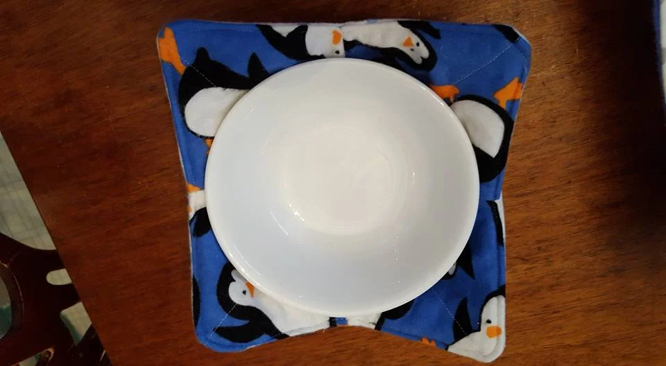 Bowl_Holder_Penguin_and_Bowl.jpg