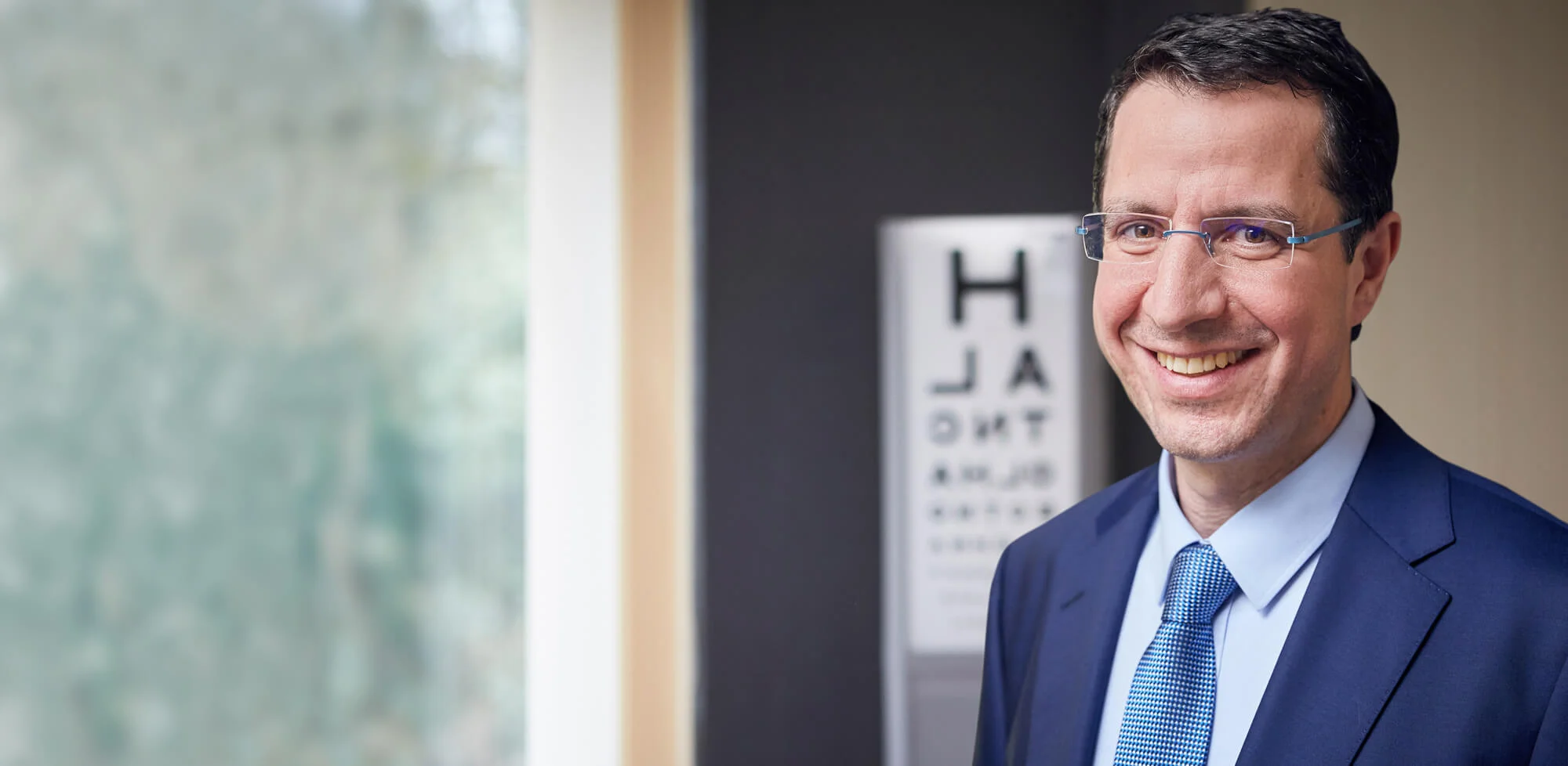 consultant-eye-surgeon-George-Morphis.jpg