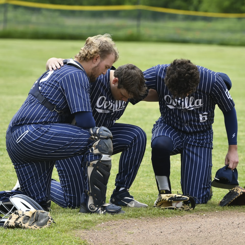 Baseball Players Praying-sq.png