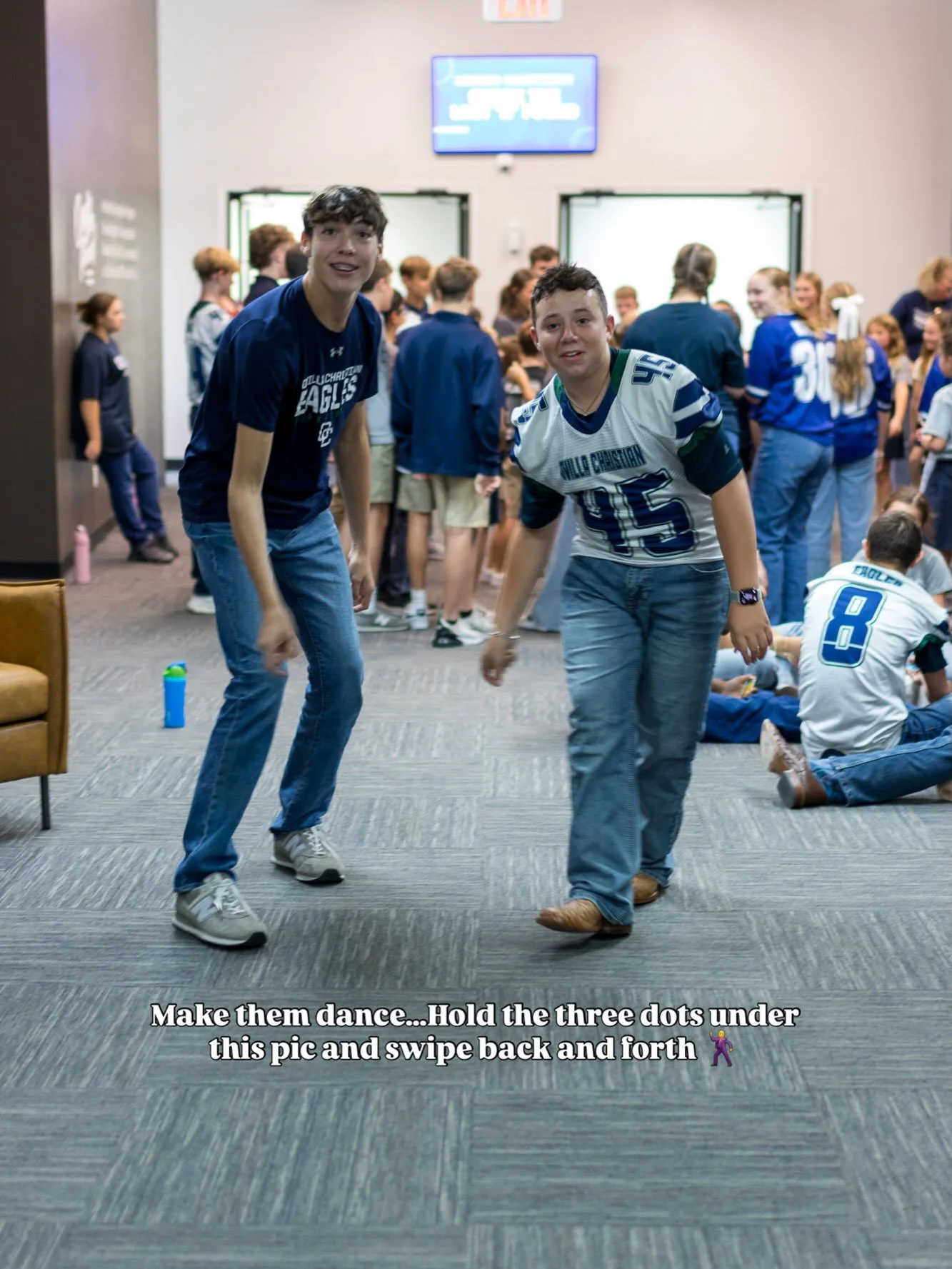 Dancin&rsquo; during Eagle Pal hangout 🎉

Hold the three dots under the picture and swipe back and forth to see these guys move!