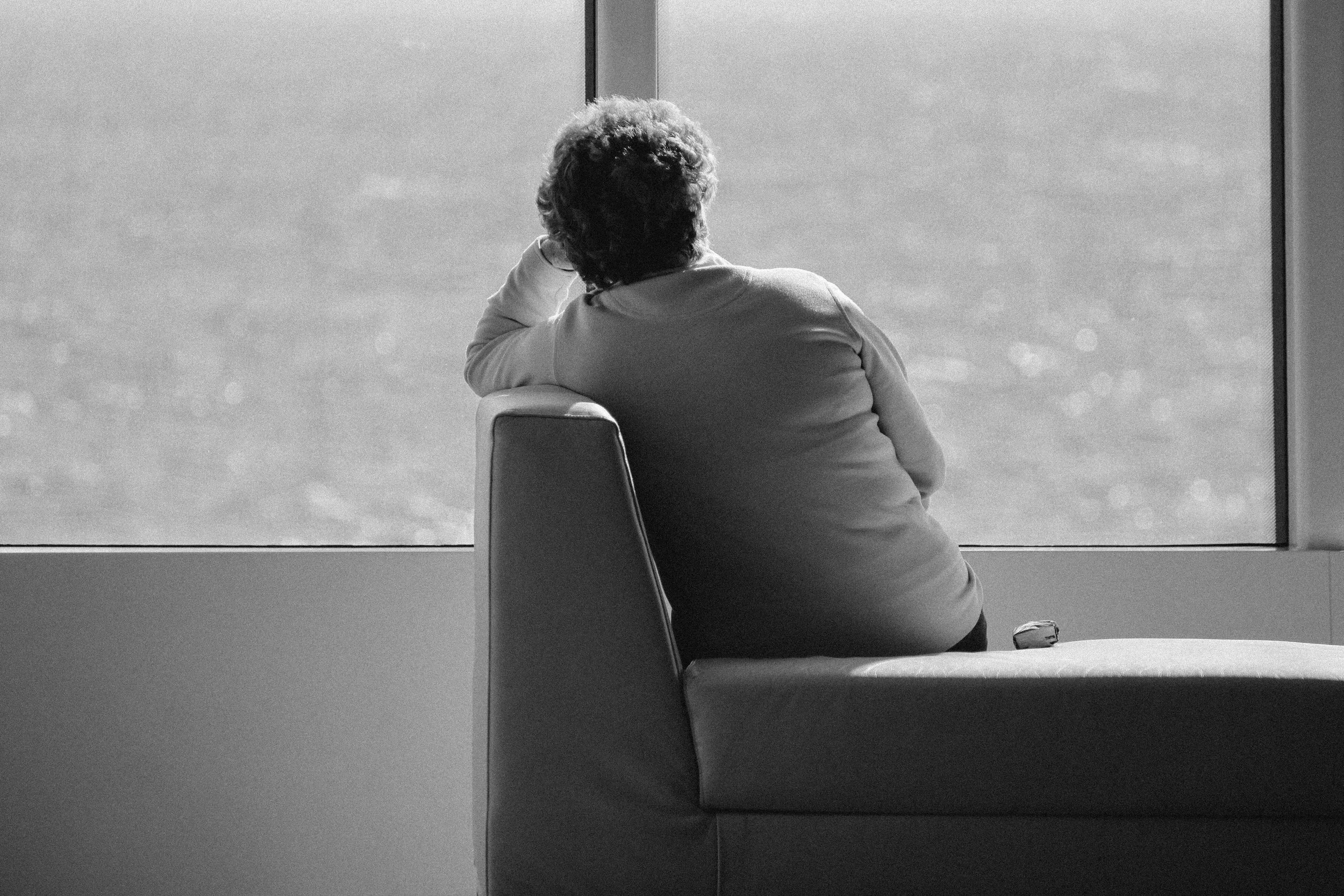 lonely-woman-human-person-alone-leave.jpg
