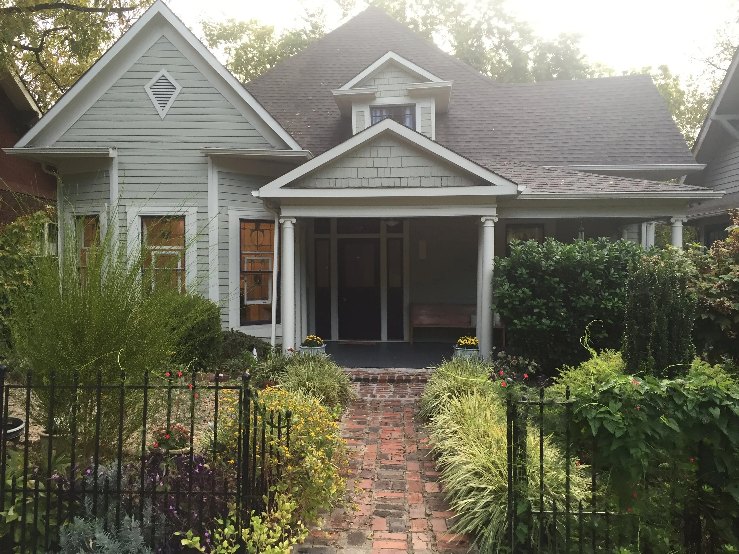 Super cute Airbnb in Knoxville, Tn – The dream team's dream house.