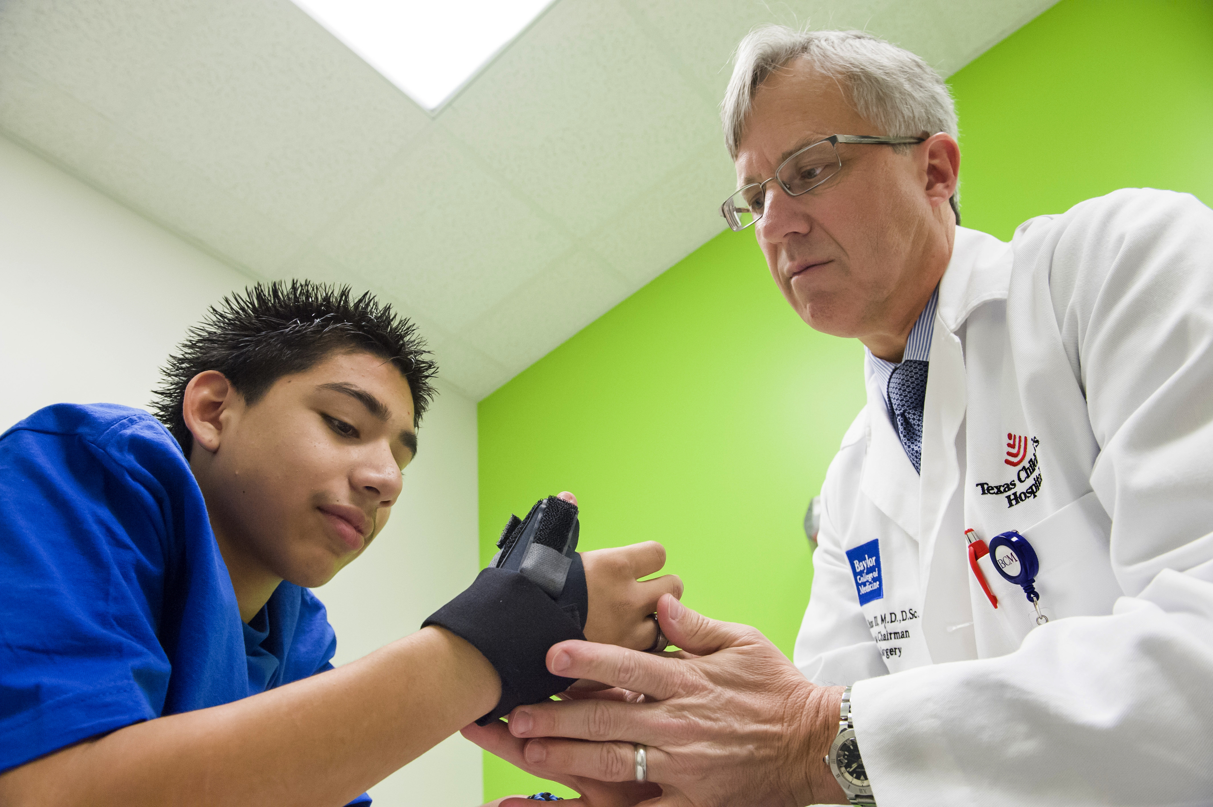 2k15-0012-AK1_1726_hand clinic_Orthopedics_Dr Thomas Hunt_.jpg