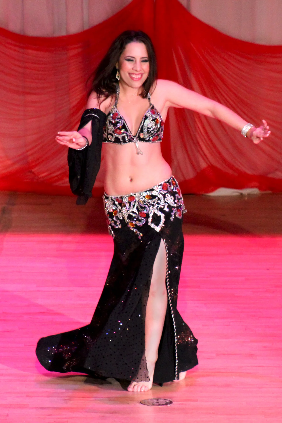 Alexandra Belly Motions 2014.jpg