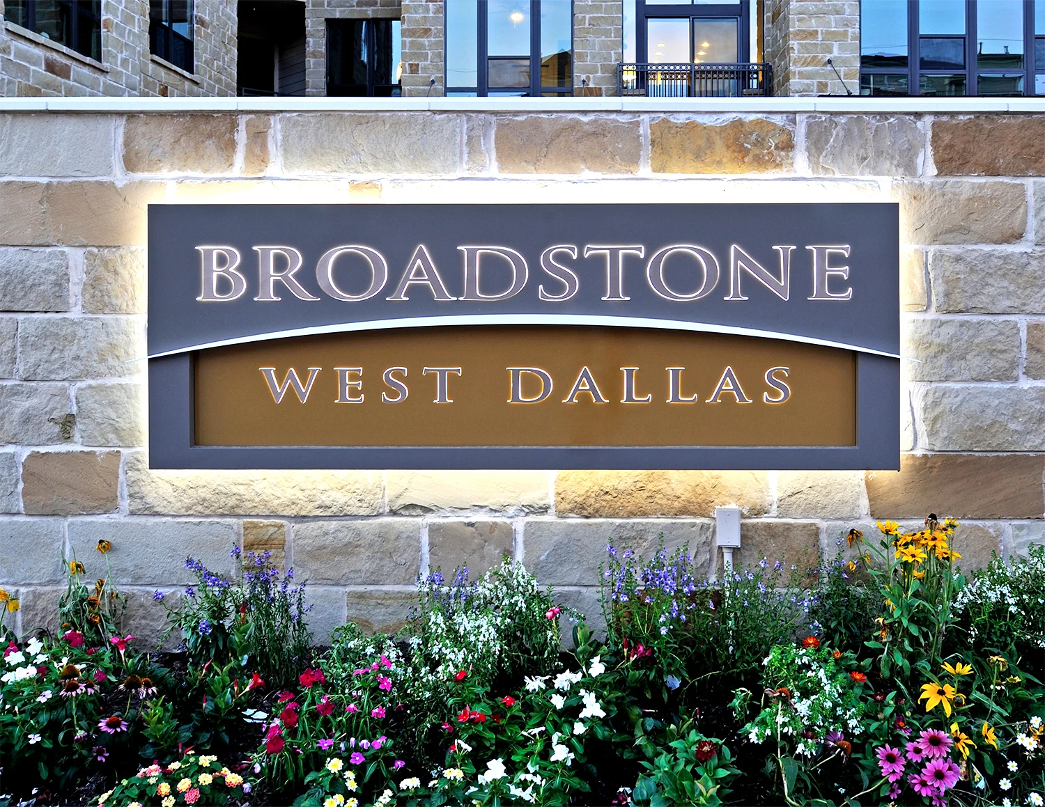 WDallas_MainID.jpg