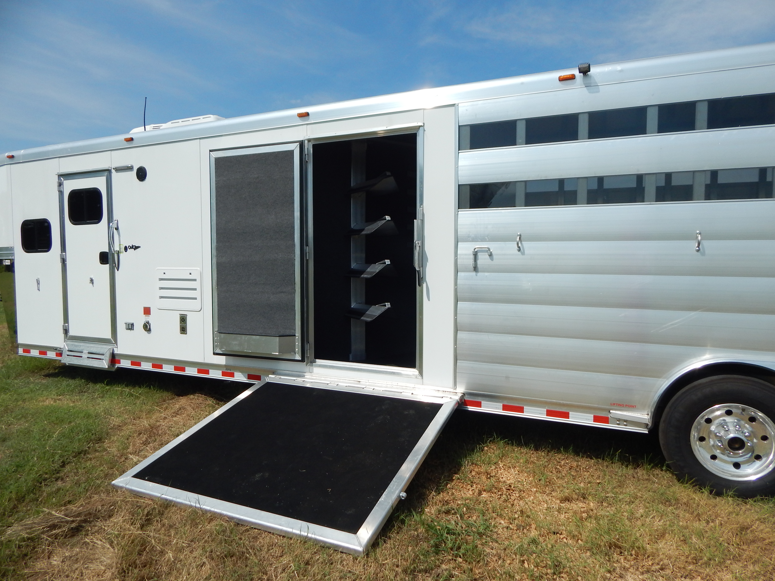 Side Mid Tack Single Door