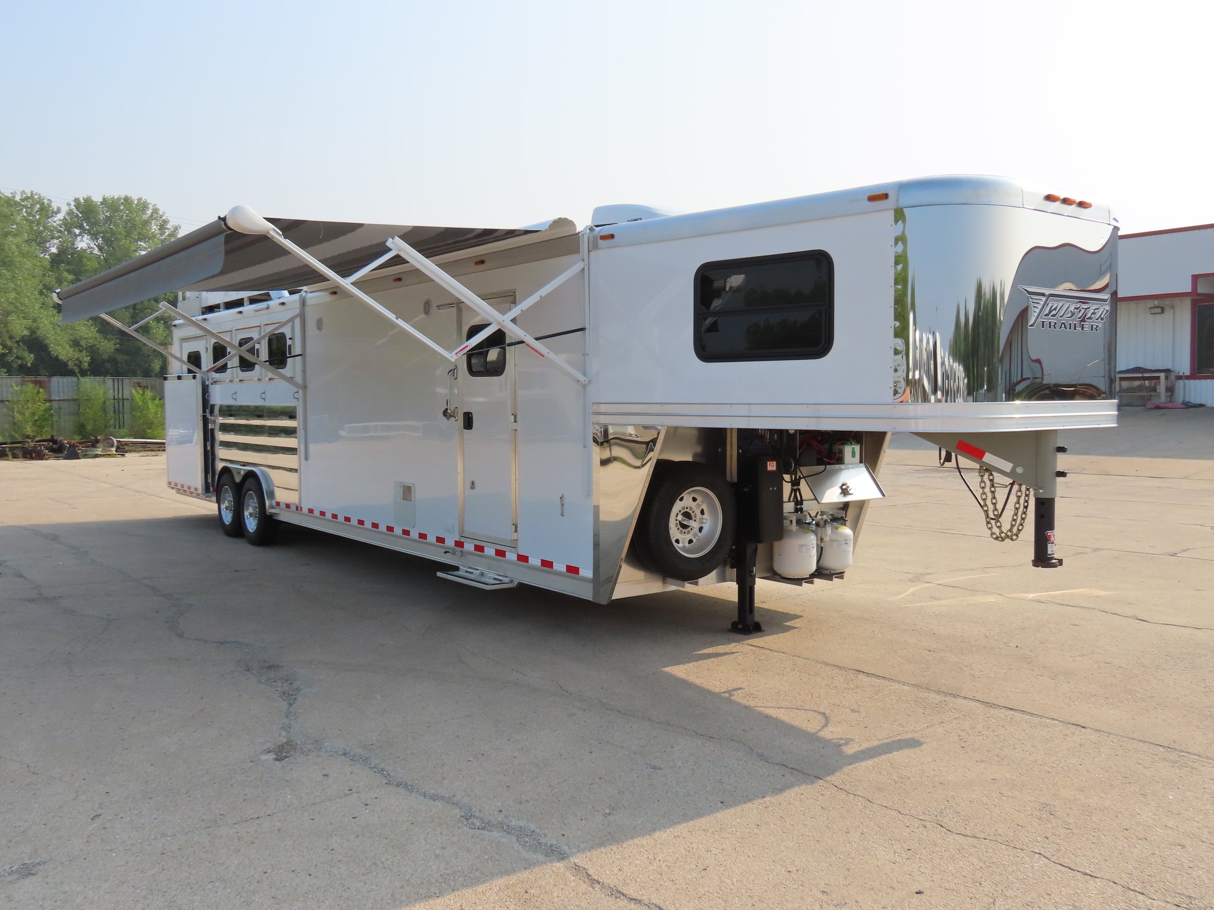 2025 Custom 4H 12'8 SW Side Load w/ Trail Boss LQ (S535)