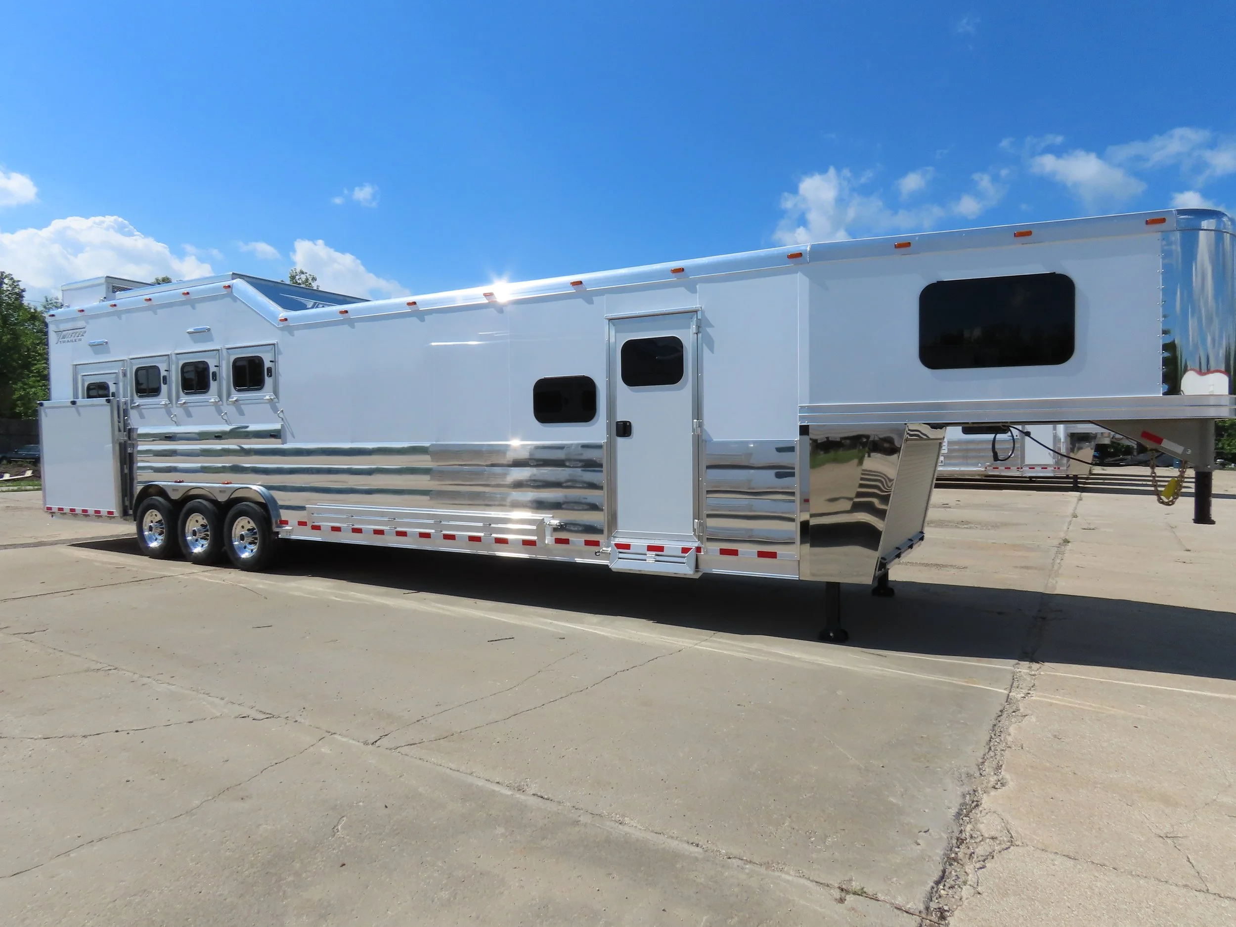 2025 Custom 4H 14'9 SW Side Load w/ Trail Boss LQ (S536)