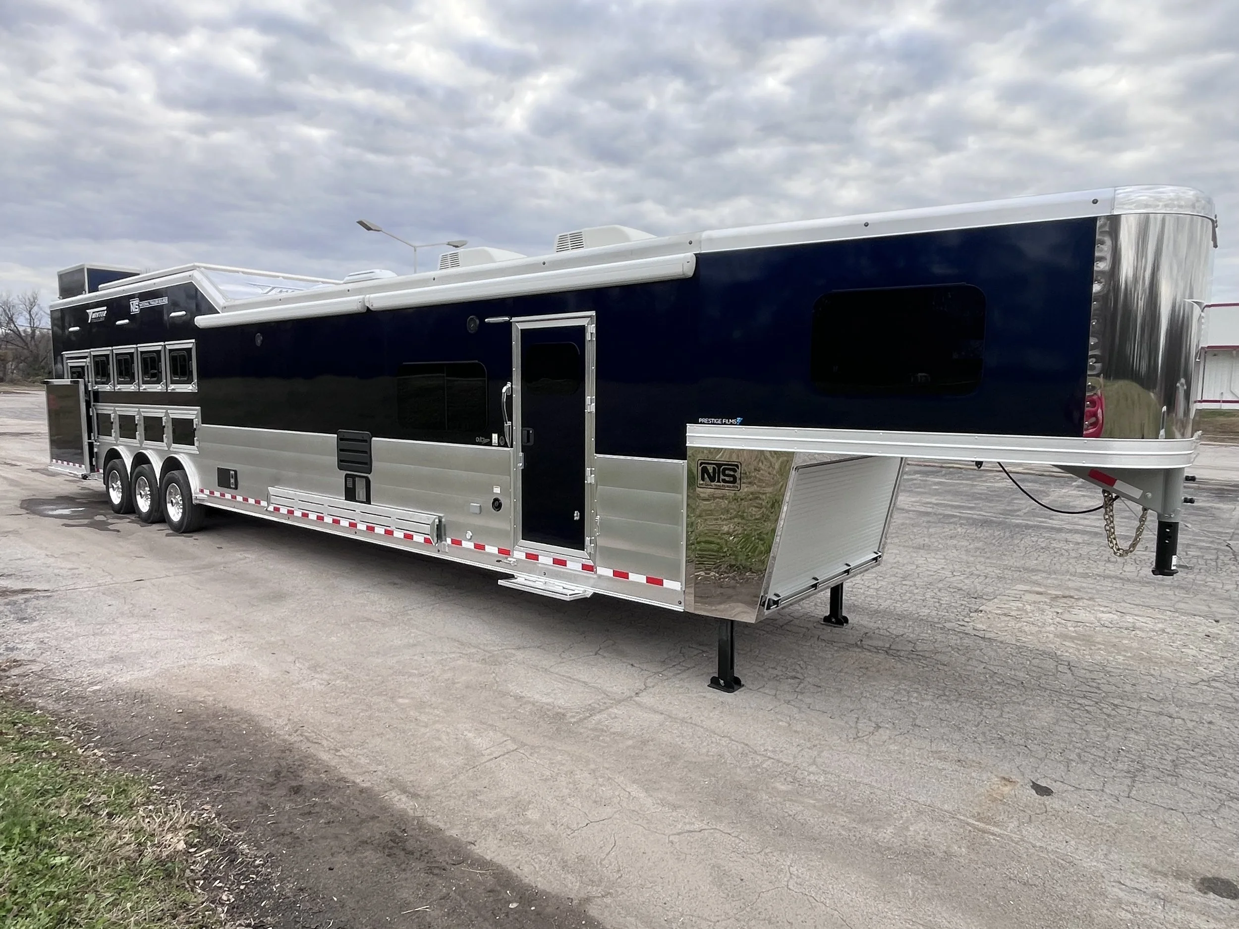 2026 Custom (2025 NFR Trailer) 5H 19'6 SW Side Load w/ Outlaw LQ (T589)