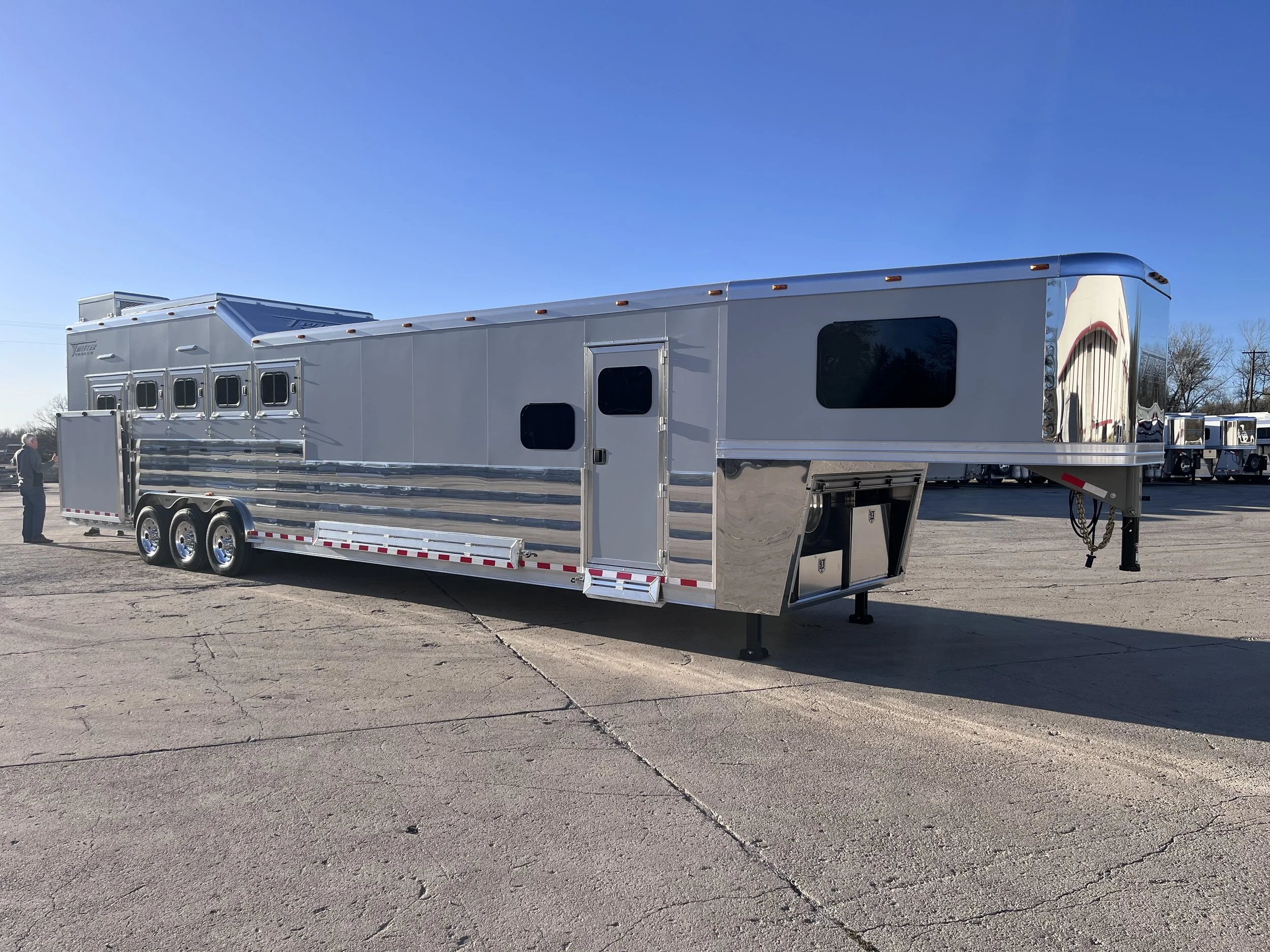 2026 Custom 5H 13’6 SW Side Load-Matte Grey w/ Trail Boss LQ (T595)