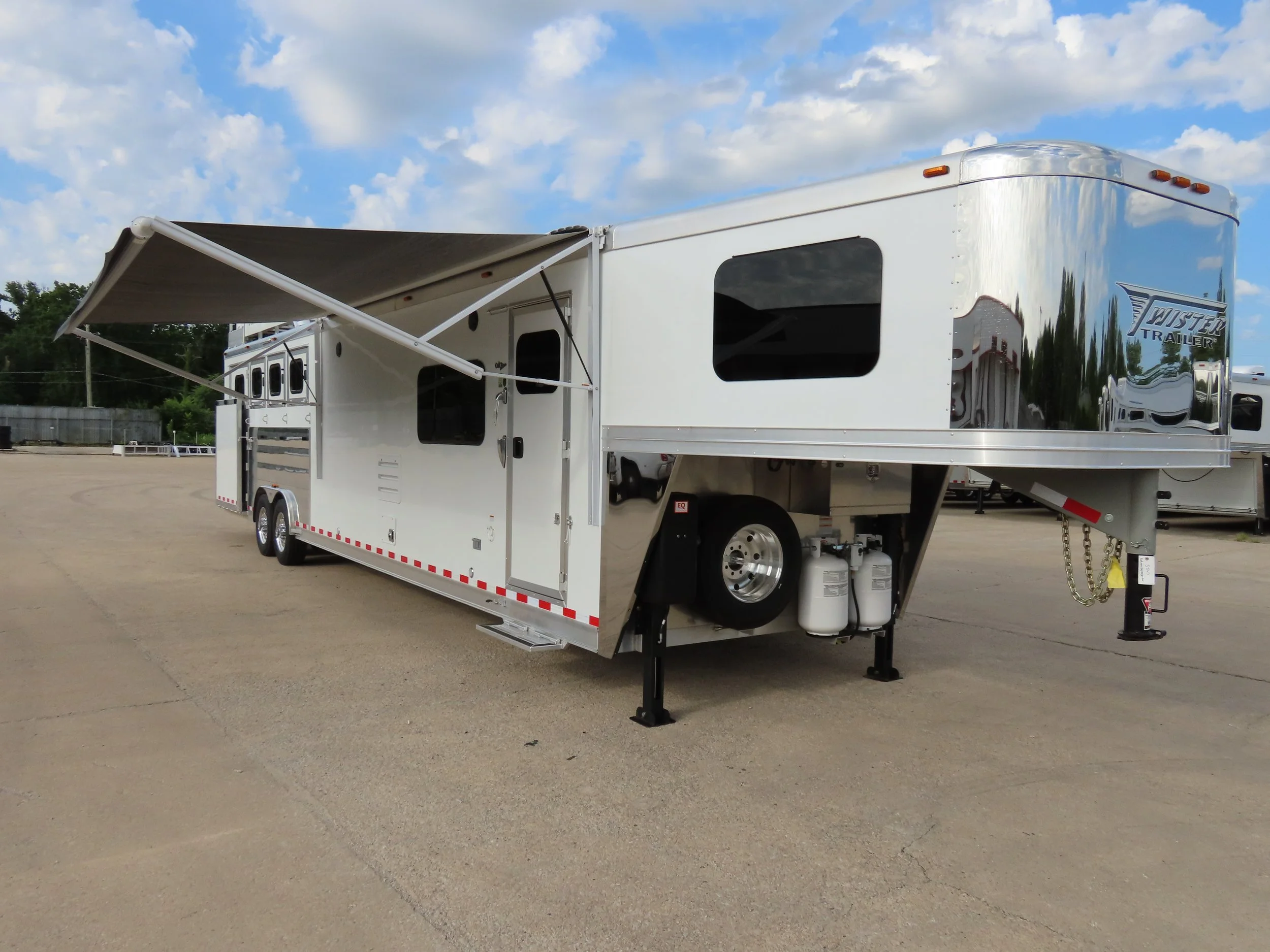 2025 Custom 4H 15'6 SW Side Load w/ Outlaw LQ (S547)